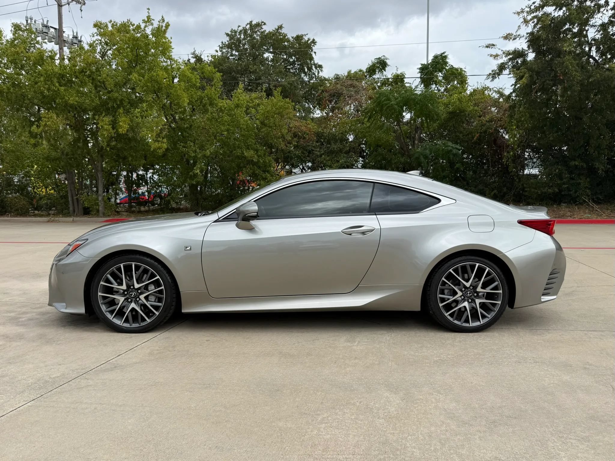 Used 2016 Lexus RC 200t RWD image 3