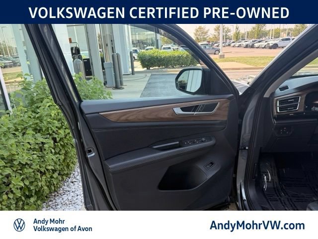 Used 2024 Volkswagen Atlas SE w/ Black Wheel Package AWD/4WD image 15
