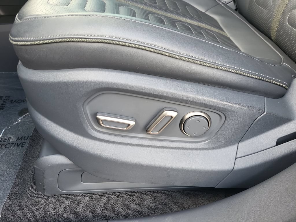 Used 2022 Rivian R1T Launch Edition AWD/4WD image 14