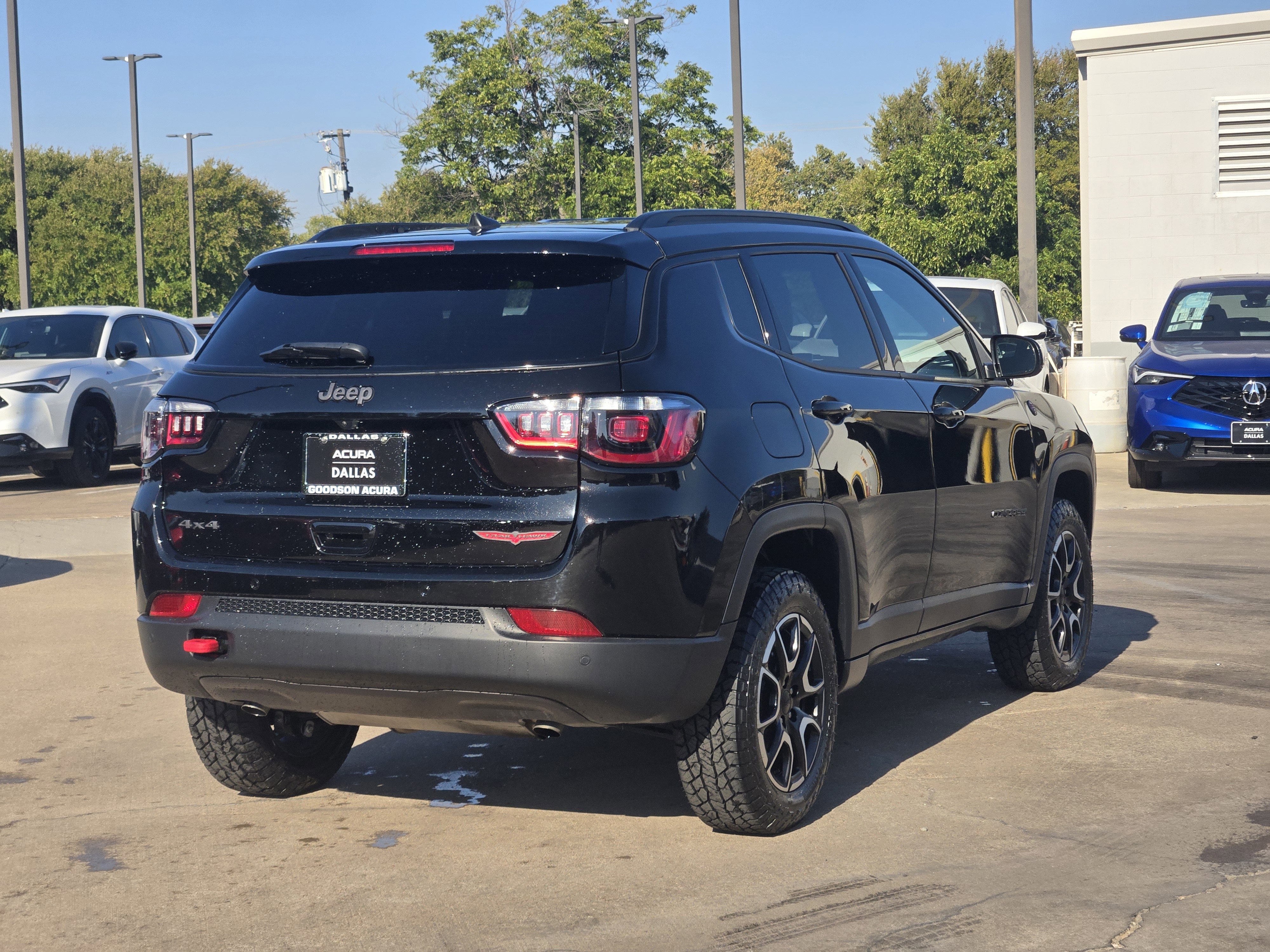 Used 2024 Jeep Compass Trailhawk image 6
