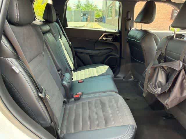 Used 2023 Mitsubishi Outlander SE Black Edition AWD/4WD image 18