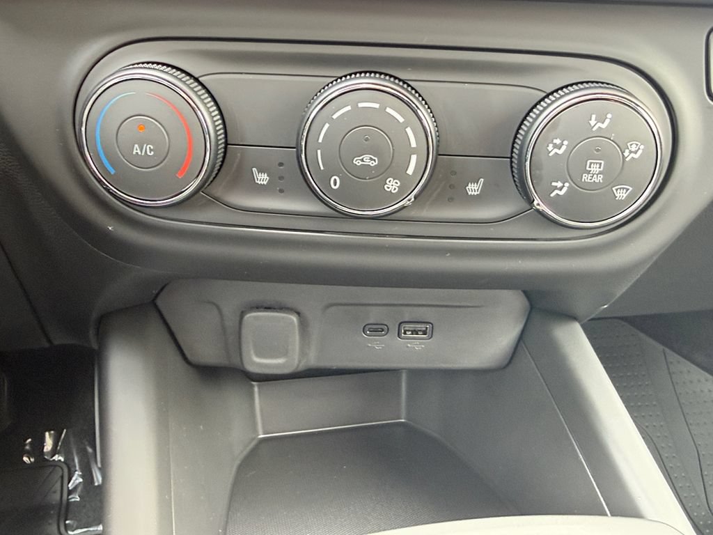 New 2026 Chevrolet Trax RS w/ Sunroof Package FWD image 16