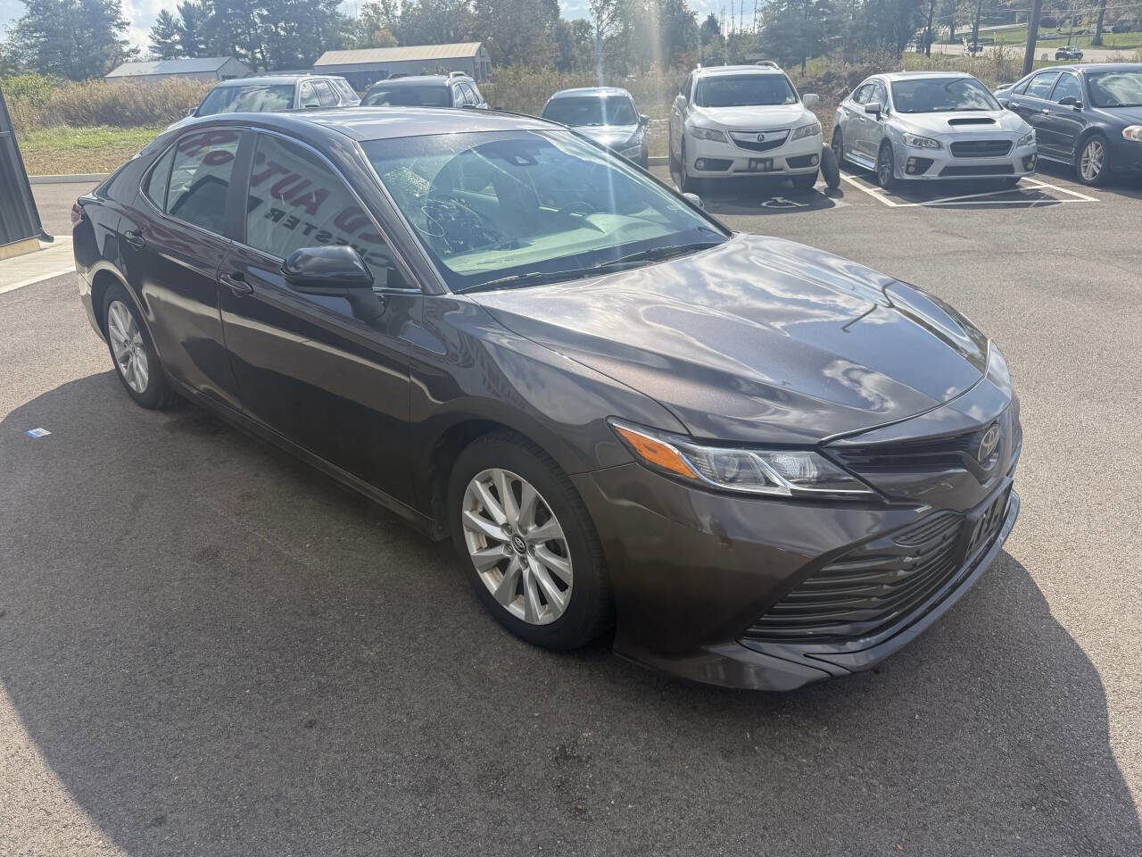 Used 2018 Toyota Camry LE image 5