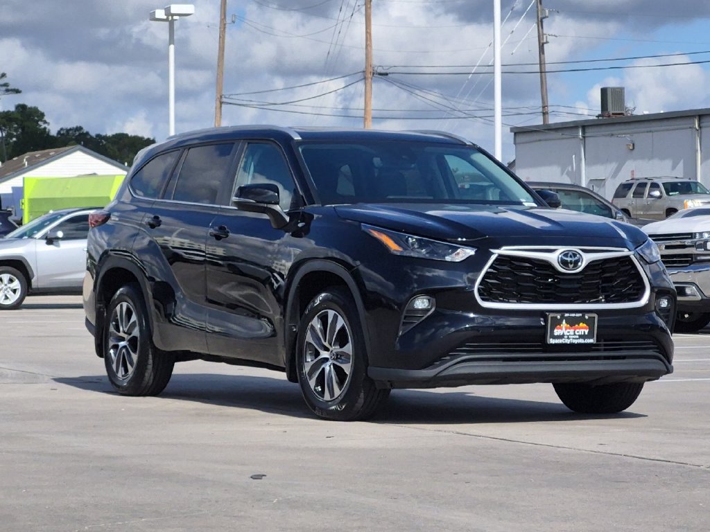Used 2024 Toyota Highlander XLE AWD/4WD image 8