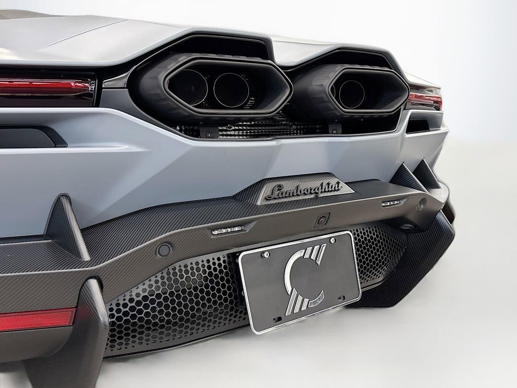 Used 2024 Lamborghini Revuelto image 25