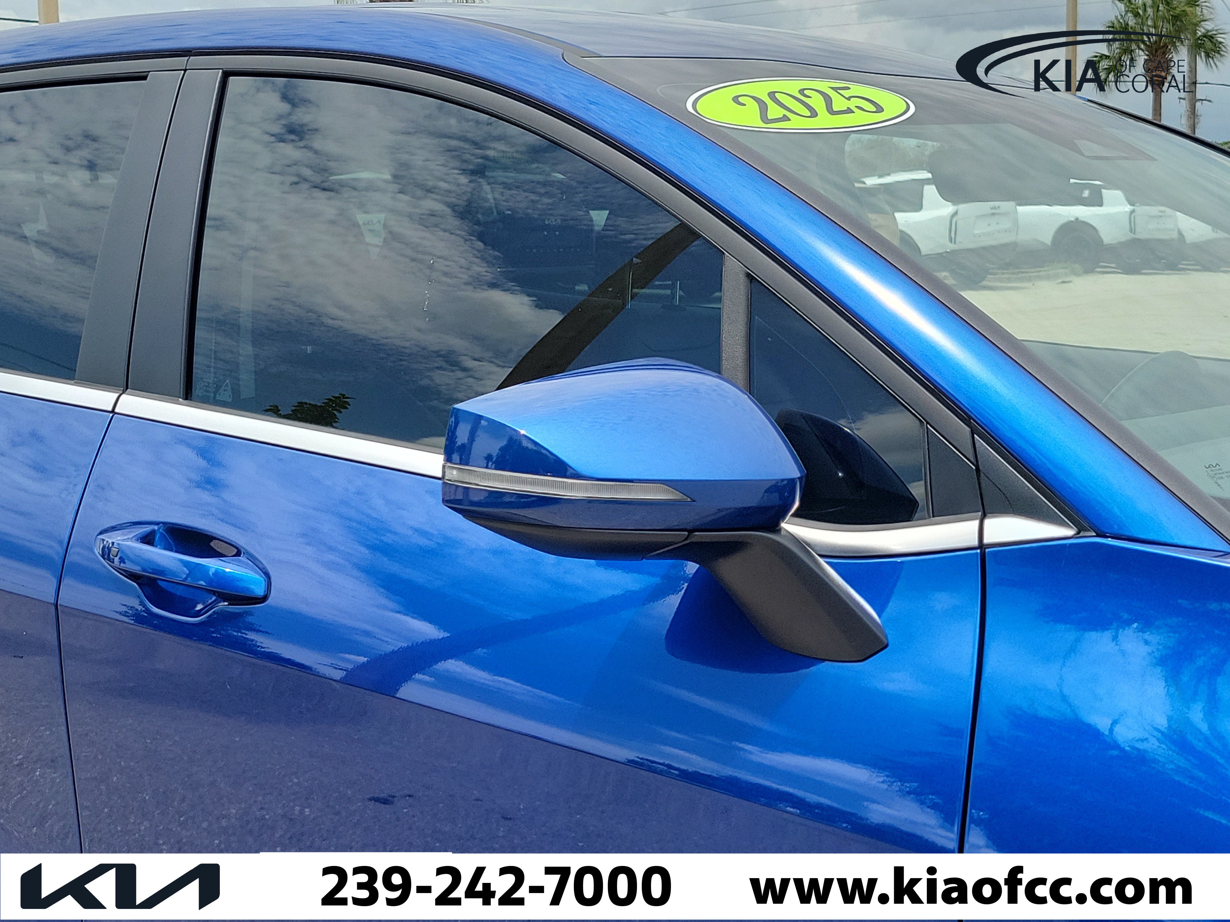 Certified 2025 Kia Sportage EX FWD image 8