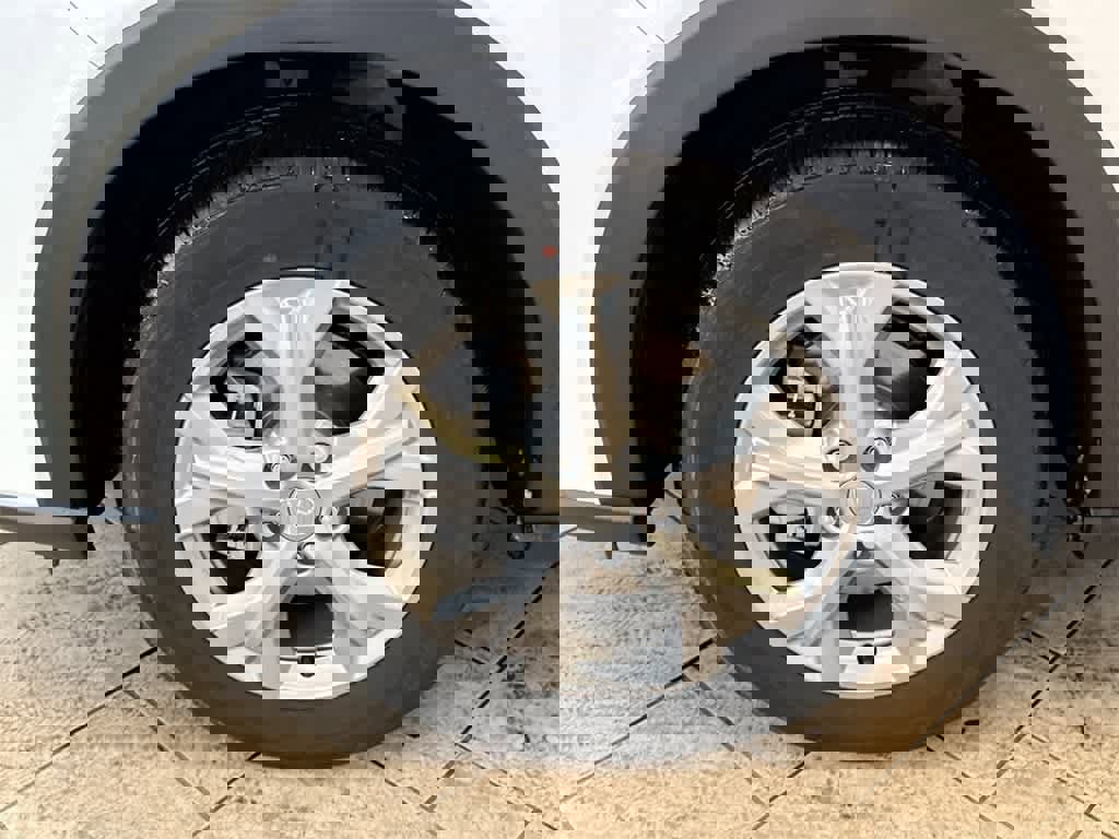 Certified 2025 Honda HR-V LX image 13