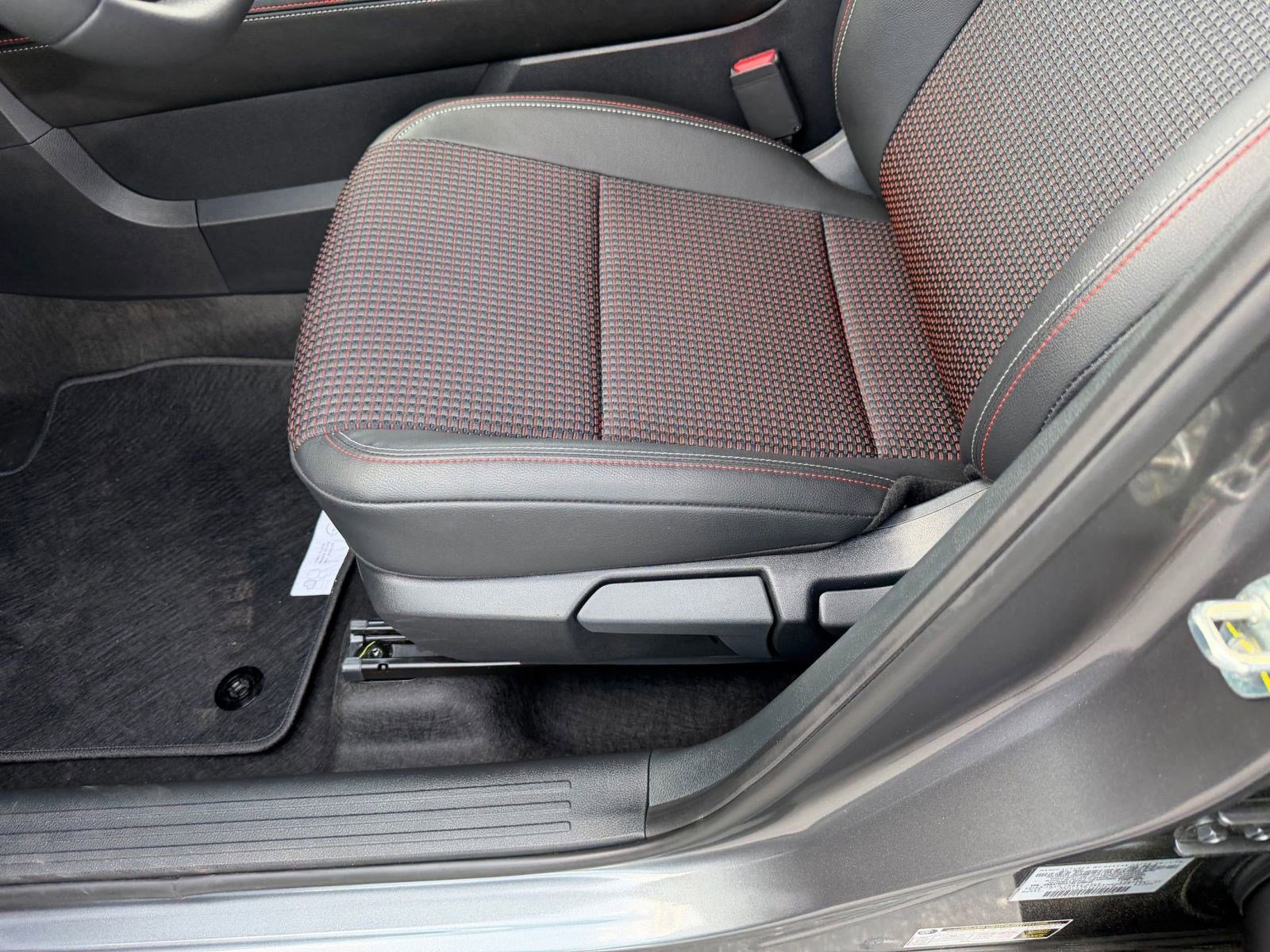 Certified 2025 Nissan Kicks SR FWD image 13