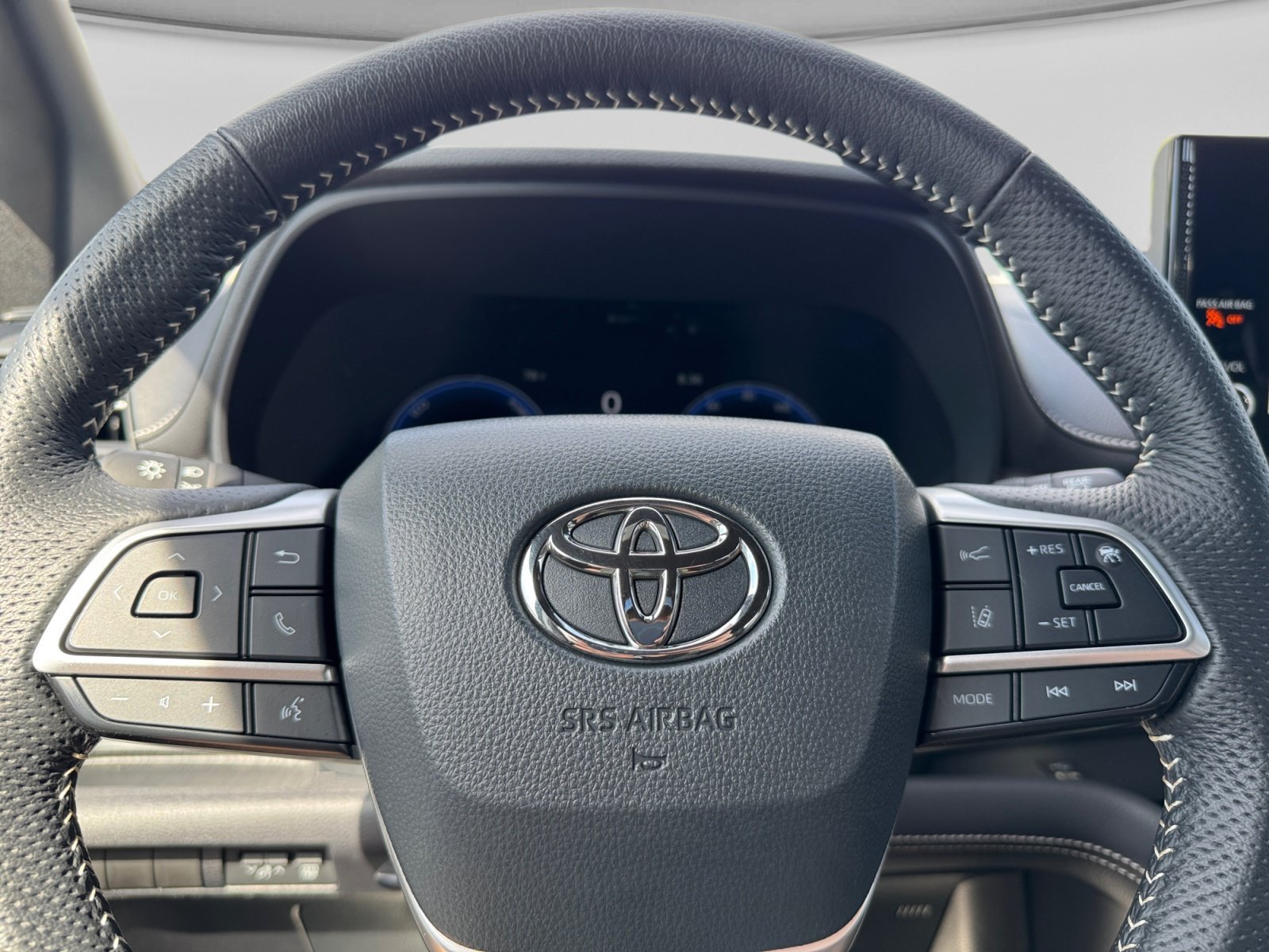 Used 2025 Toyota Sienna XSE AWD/4WD image 20