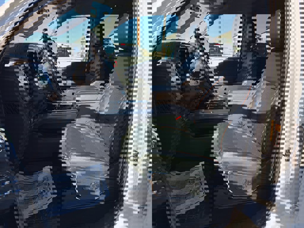 Used 2024 Ford F350 Lariat image 22