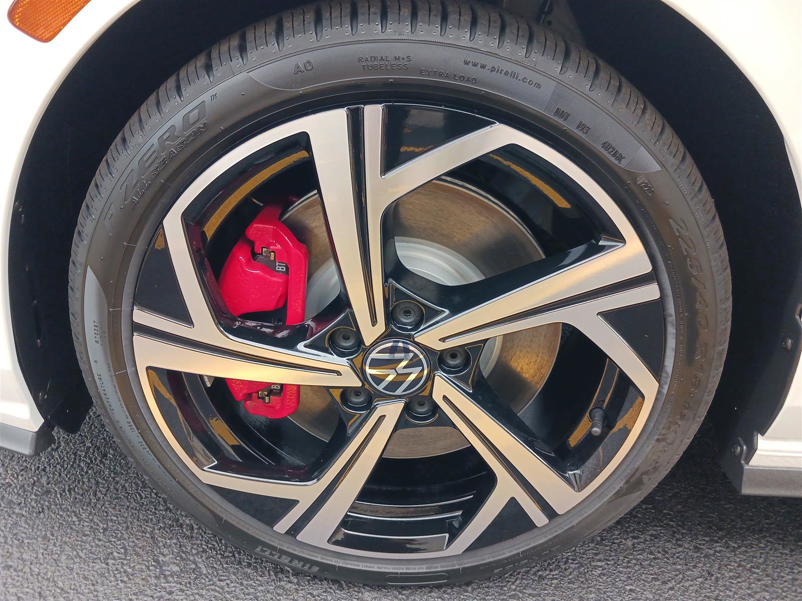 New 2025 Volkswagen GTI SE image 10