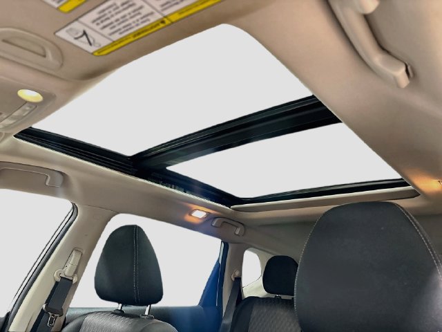 Used 2019 Nissan Rogue SV w/ Sun & Sound Touring Package AWD/4WD image 18