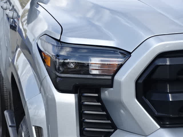 Certified 2024 Toyota Tacoma SR5 AWD/4WD image 5