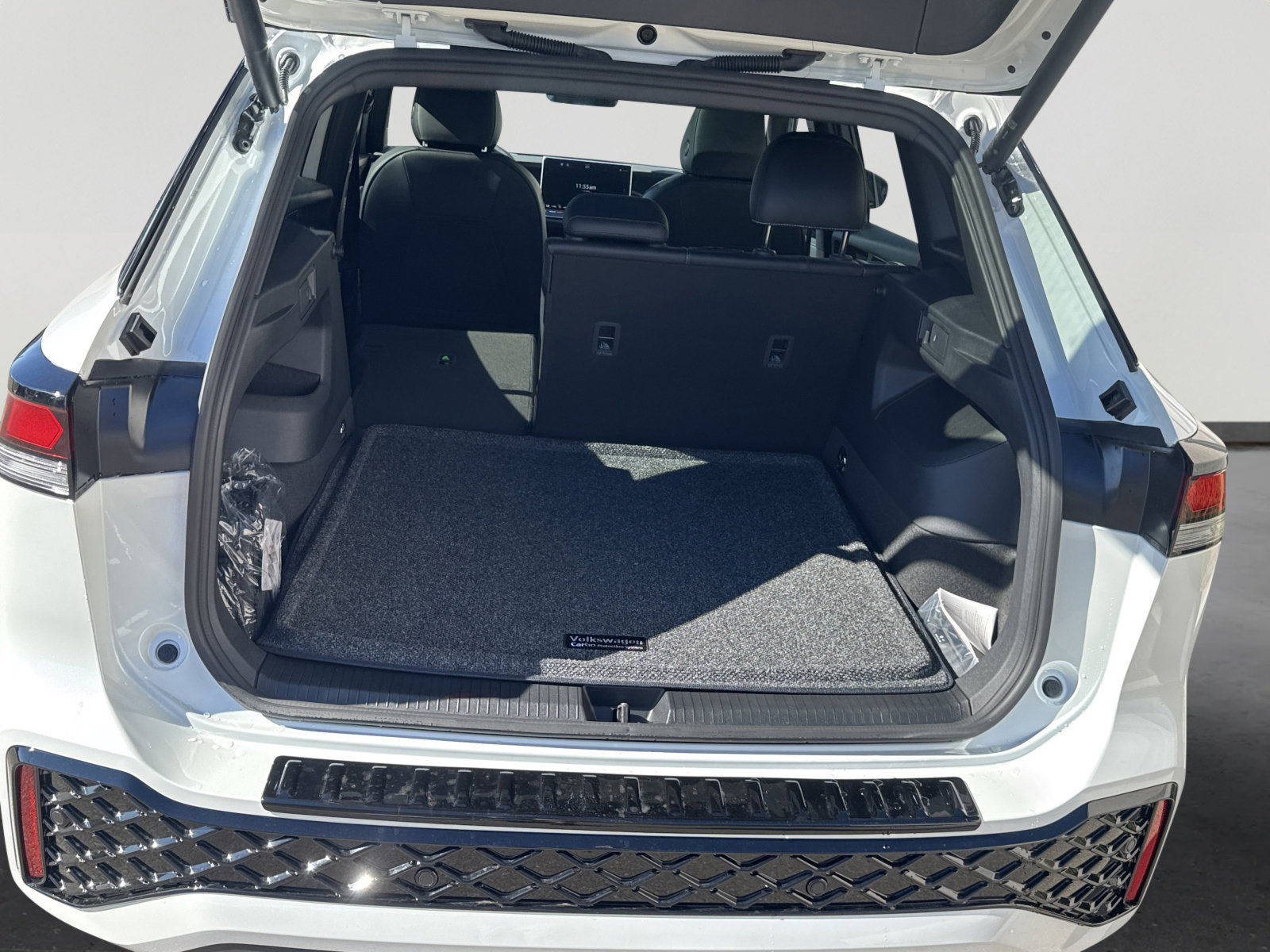 New 2026 Volkswagen Tiguan SE R-Line image 8