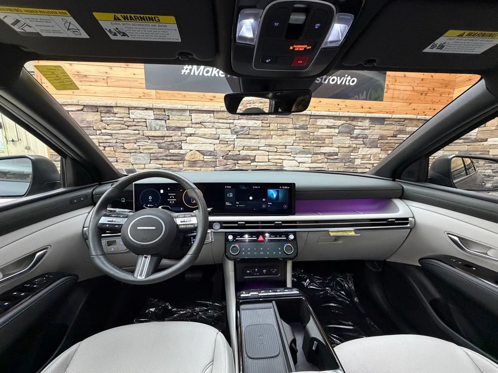 Used 2025 Hyundai Tucson Limited AWD/4WD image 16