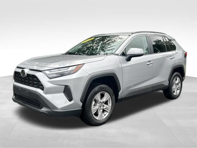 Used 2025 Toyota RAV4 XLE AWD/4WD image 1