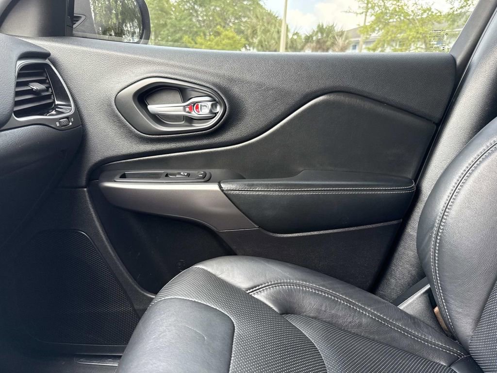 Used 2020 Jeep Cherokee Limited AWD/4WD image 29