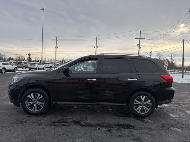 Used 2017 Nissan Pathfinder SV image 4