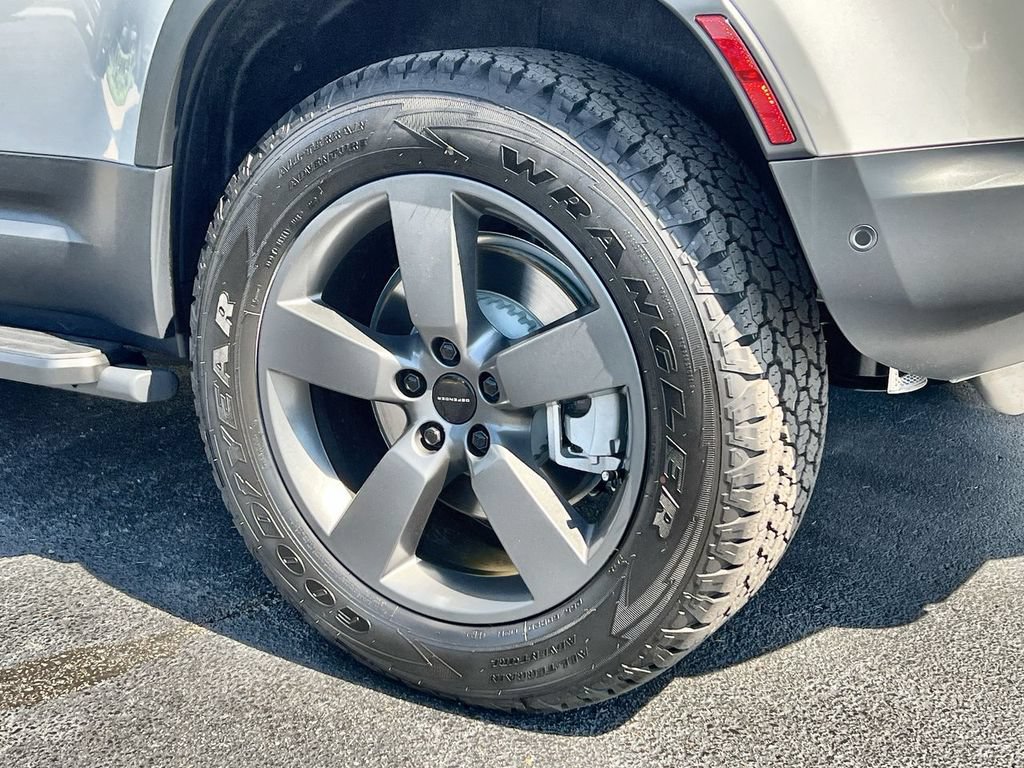New 2026 Land Rover Defender 110 S AWD/4WD image 11