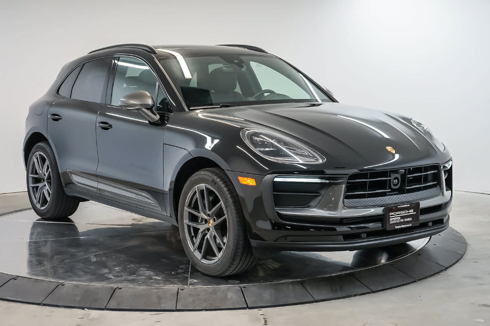 Certified 2026 Porsche Macan Turbo AWD/4WD image 5