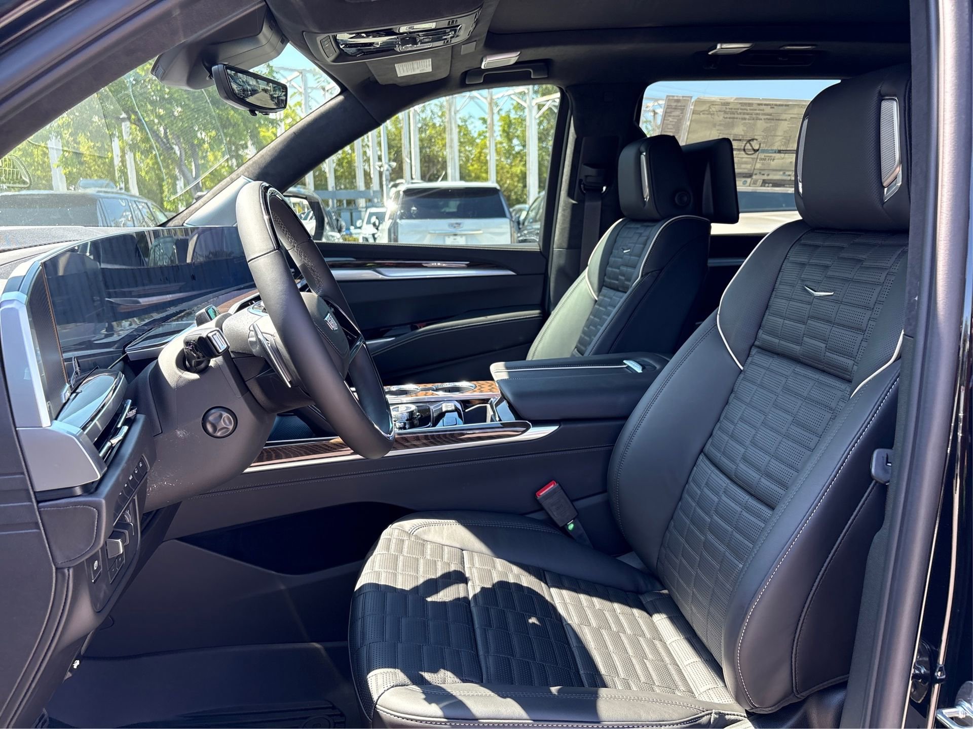 New 2026 Cadillac Escalade Platinum Sport w/ LPO, ONYX Package AWD/4WD image 9