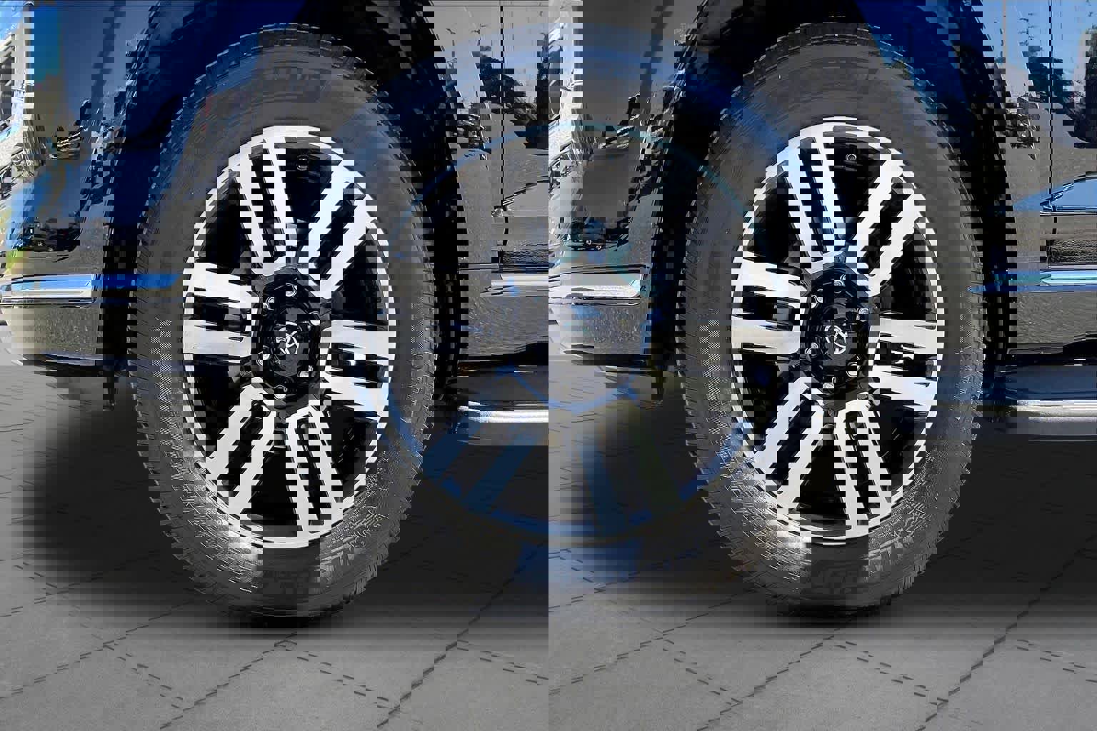 Used 2018 Toyota 4Runner Limited AWD/4WD image 11