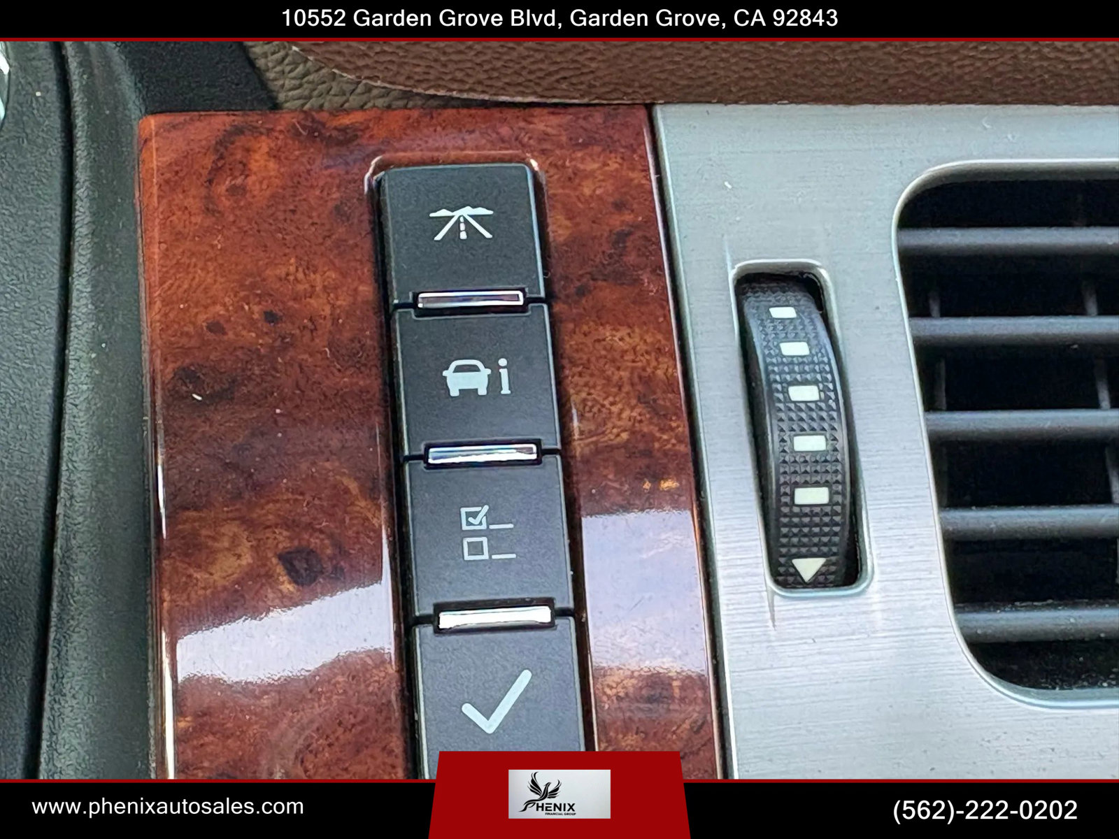 Used 2012 Chevrolet Suburban LTZ image 31