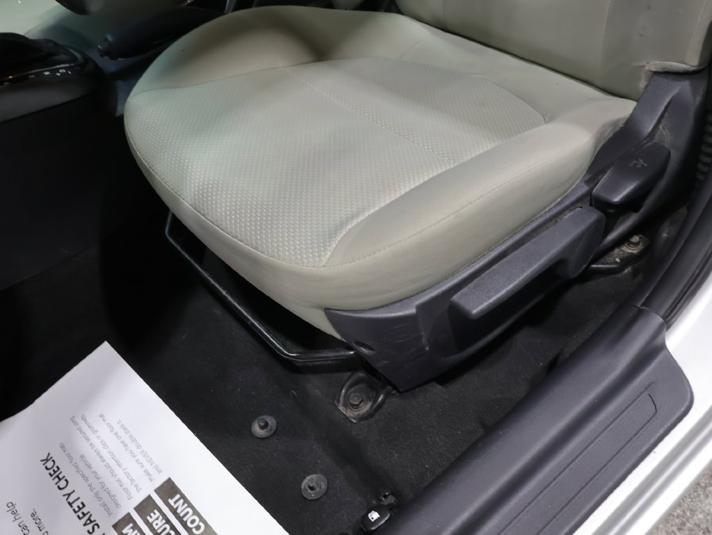 Used 2013 Kia Forte EX w/ Premium Pkg FWD image 17