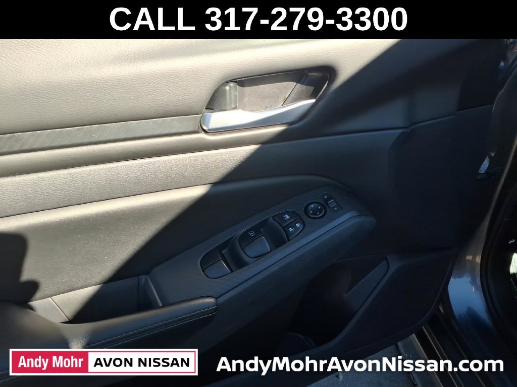 Used 2025 Nissan Altima 2.5 SV AWD/4WD image 16