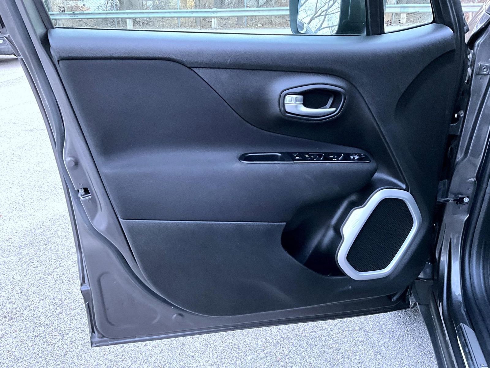 Used 2021 Jeep Renegade Latitude image 10