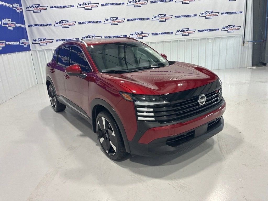 Used 2025 Nissan Kicks SR w/ SR Premium Package FWD image 9