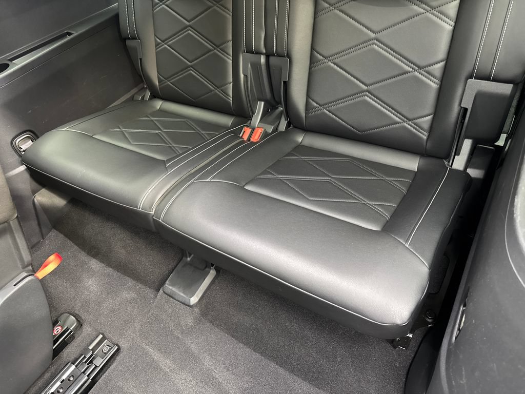 Used 2024 Volkswagen Atlas SE w/ Panoramic Sunroof Package FWD image 39