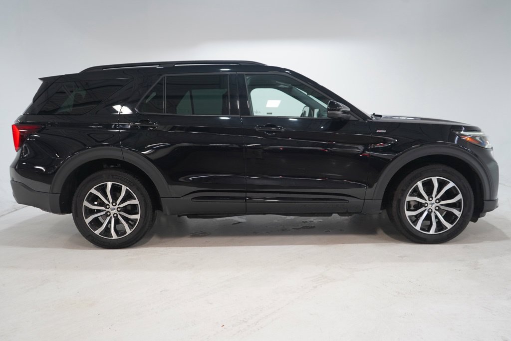 Used 2025 Ford Explorer ST-Line AWD/4WD image 22