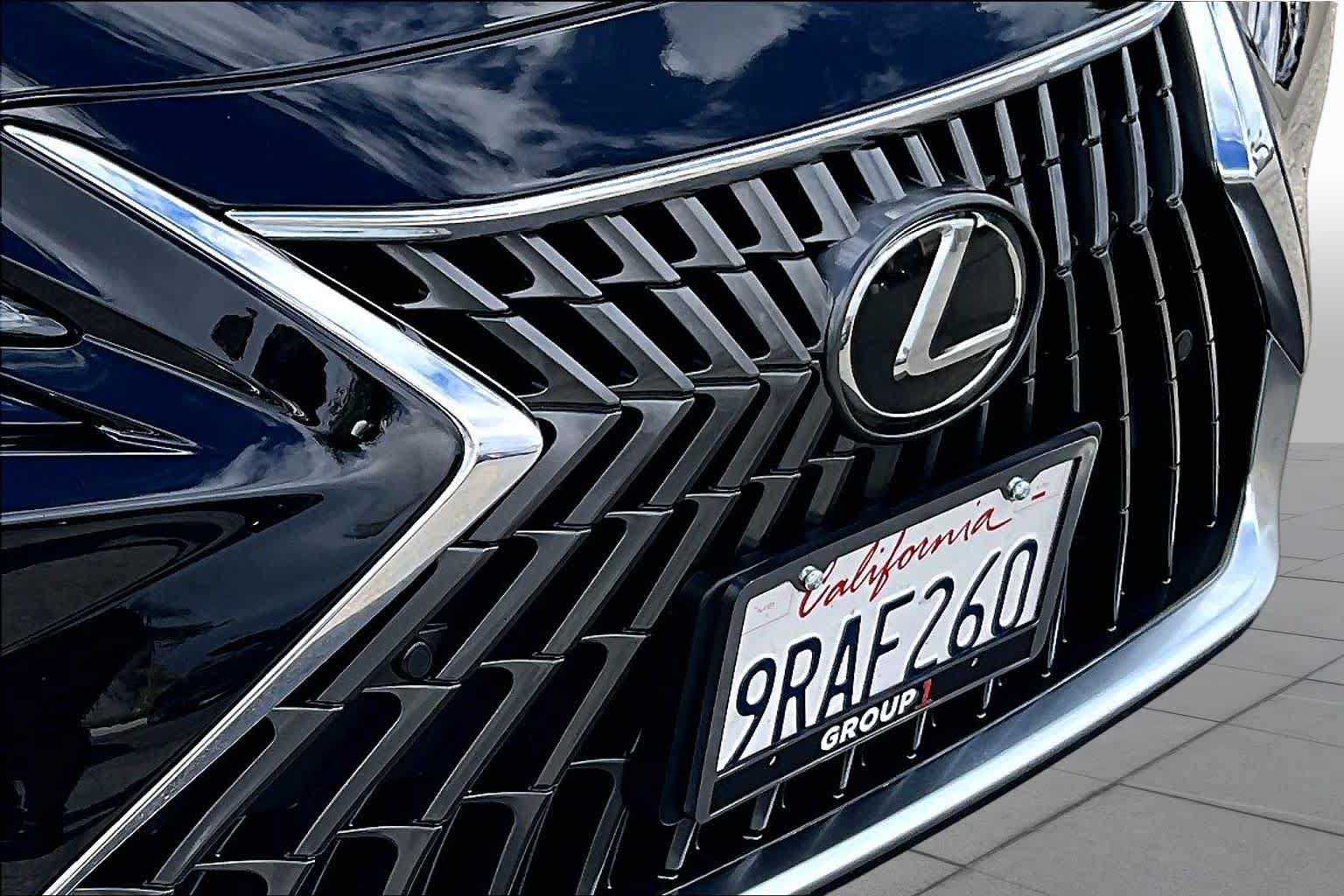 Used 2025 Lexus ES 300h w/ Premium Package FWD image 28