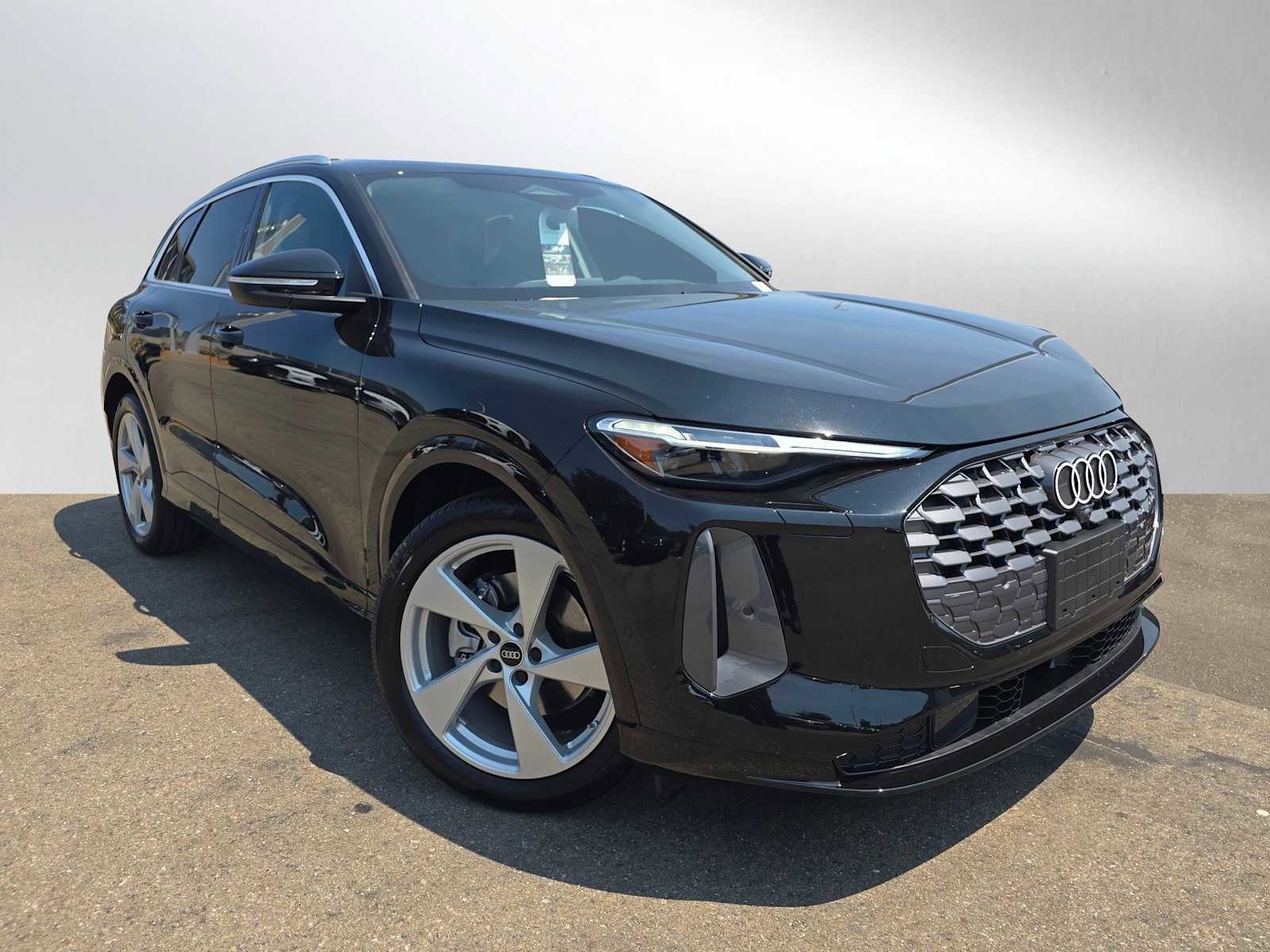 New 2025 Audi Q5 Prestige image 1