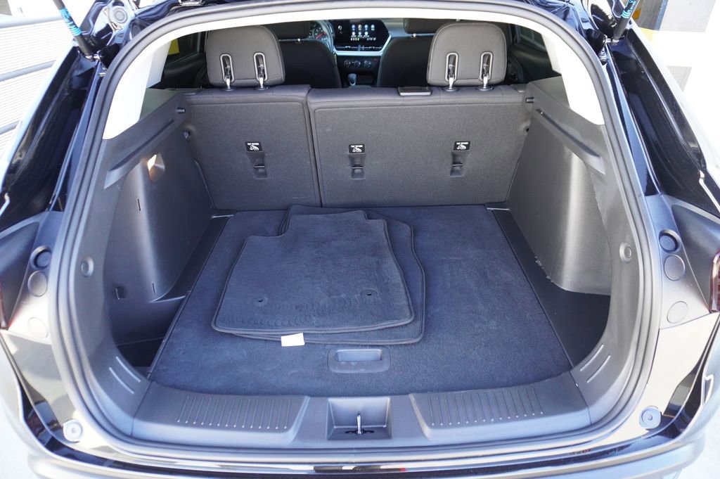 Used 2025 Chevrolet Trax LS image 8