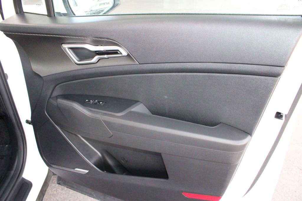 Used 2023 Kia Sportage LX image 43