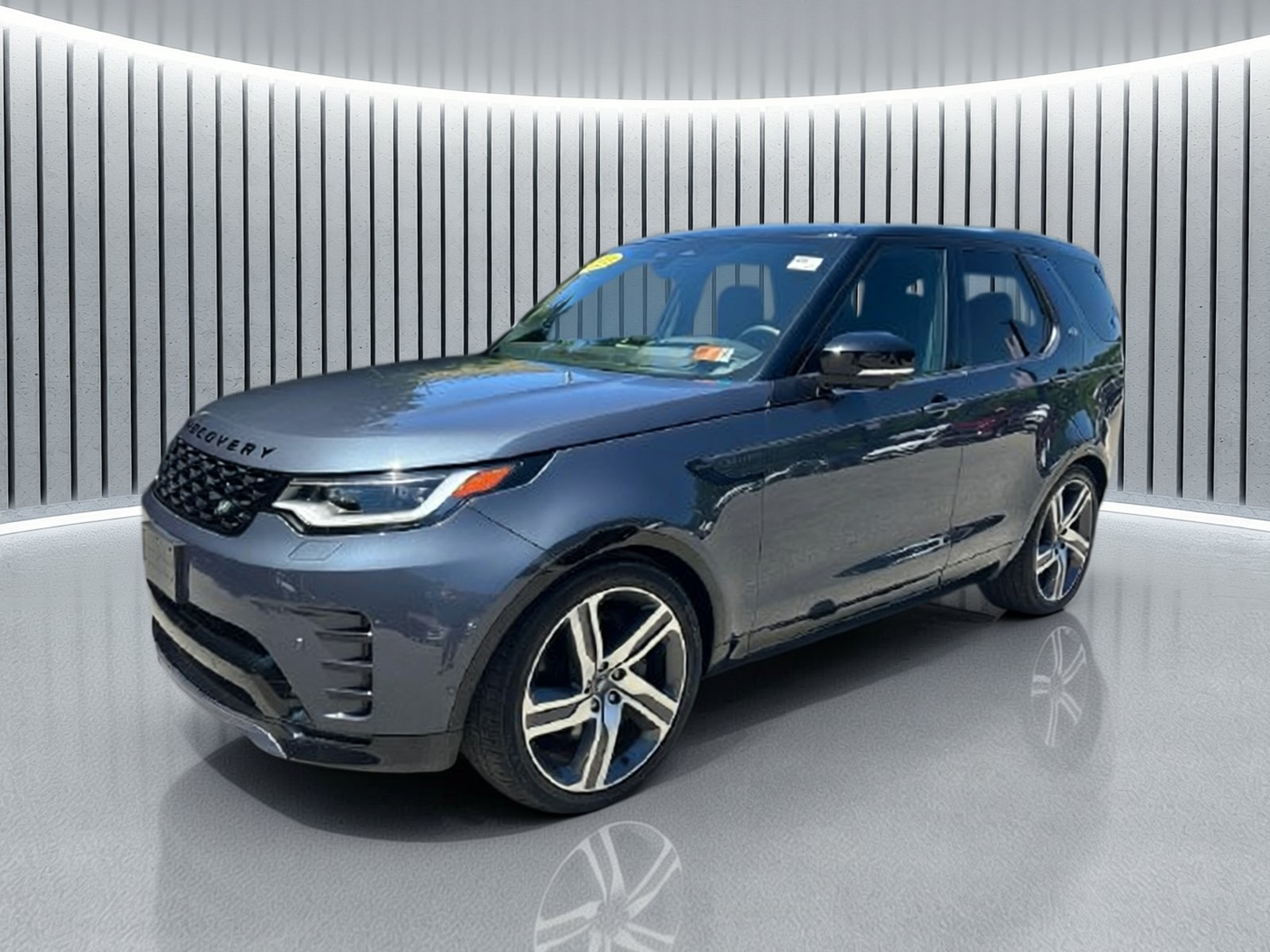 Used 2024 Land Rover Discovery Dynamic SE