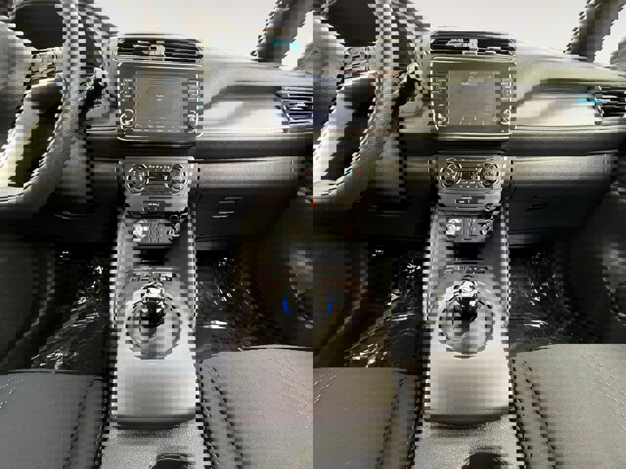 Used 2022 Nissan Leaf S image 12