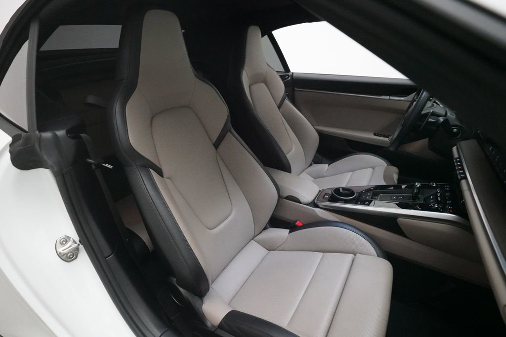 Certified 2025 Porsche 911 Carrera RWD image 24
