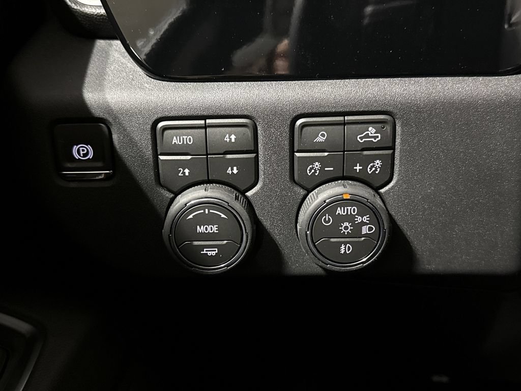 New 2026 Chevrolet Silverado 1500 LTZ w/ Z71 Off-Road Package AWD/4WD image 19