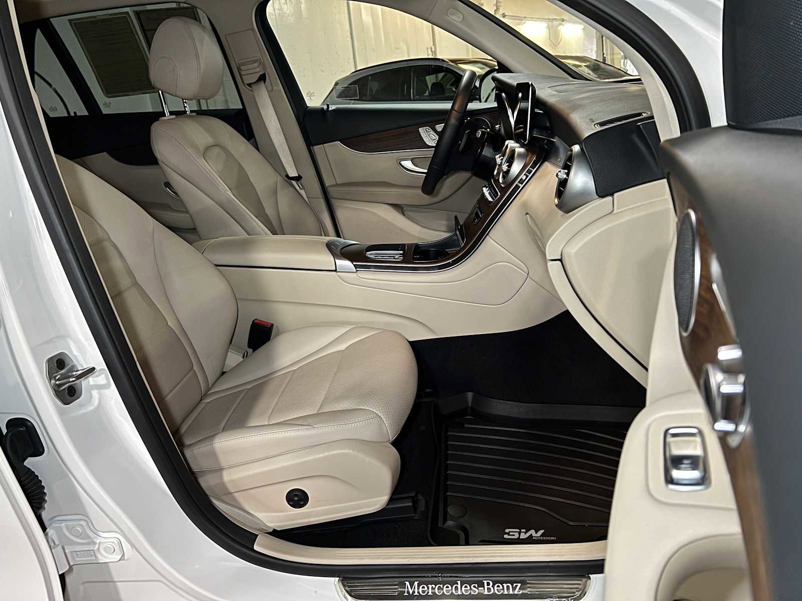 Used 2022 Mercedes-Benz GLC 300 4MATIC image 12