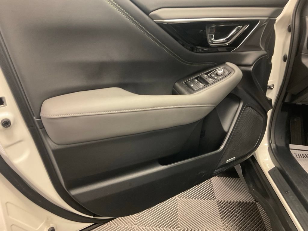 Used 2025 Subaru Outback Onyx Edition AWD/4WD image 13