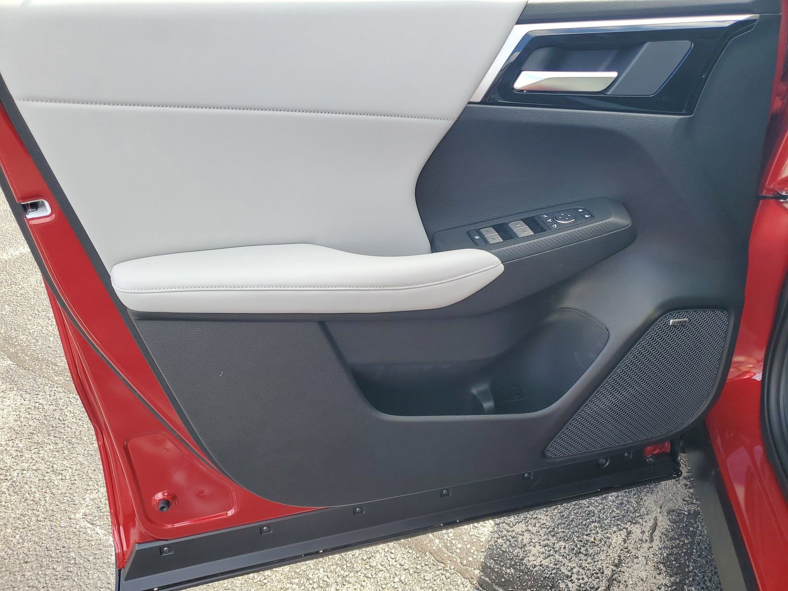 New 2025 Mitsubishi Outlander SE image 8