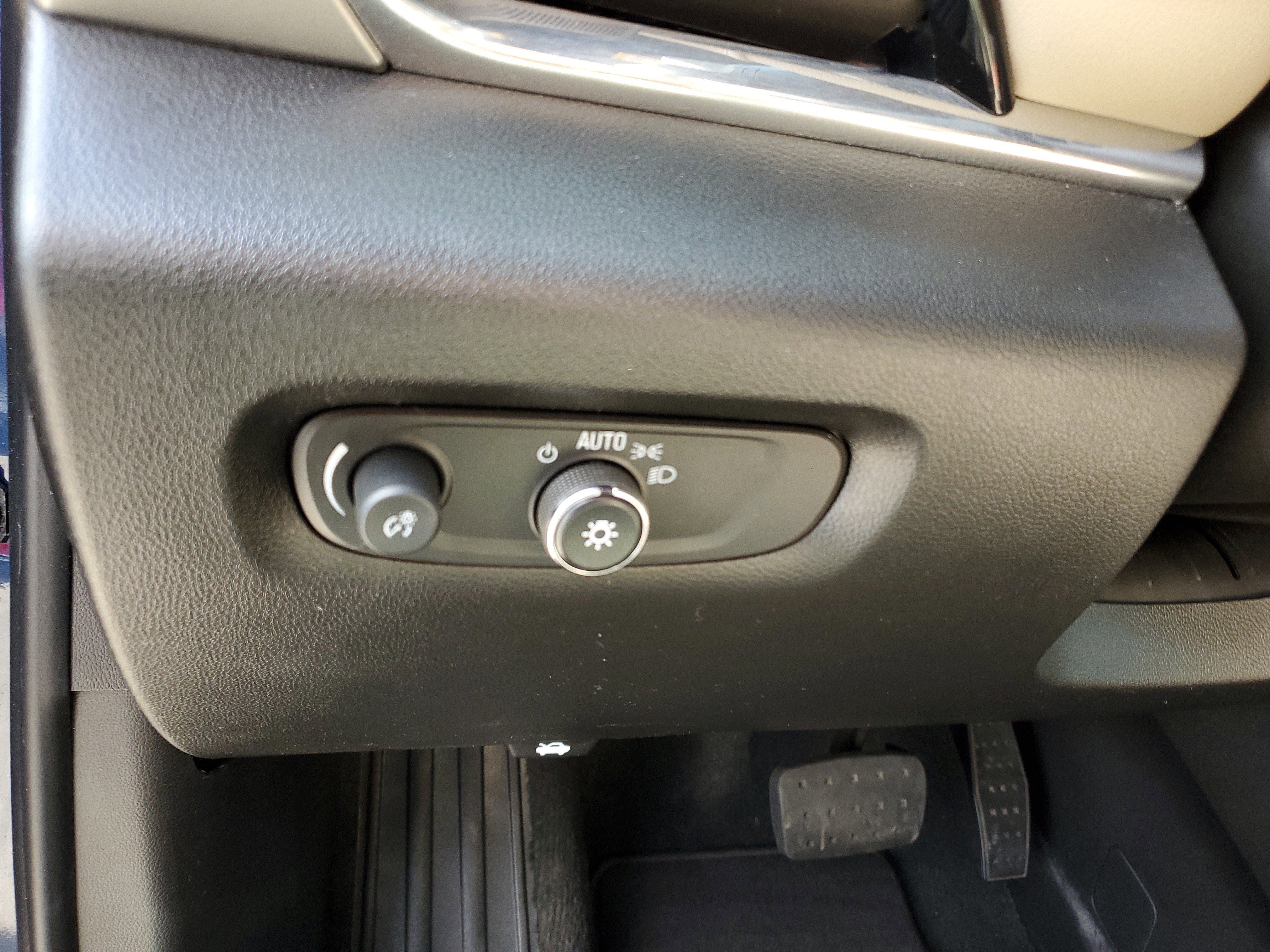 Used 2023 Chevrolet Traverse LS image 12