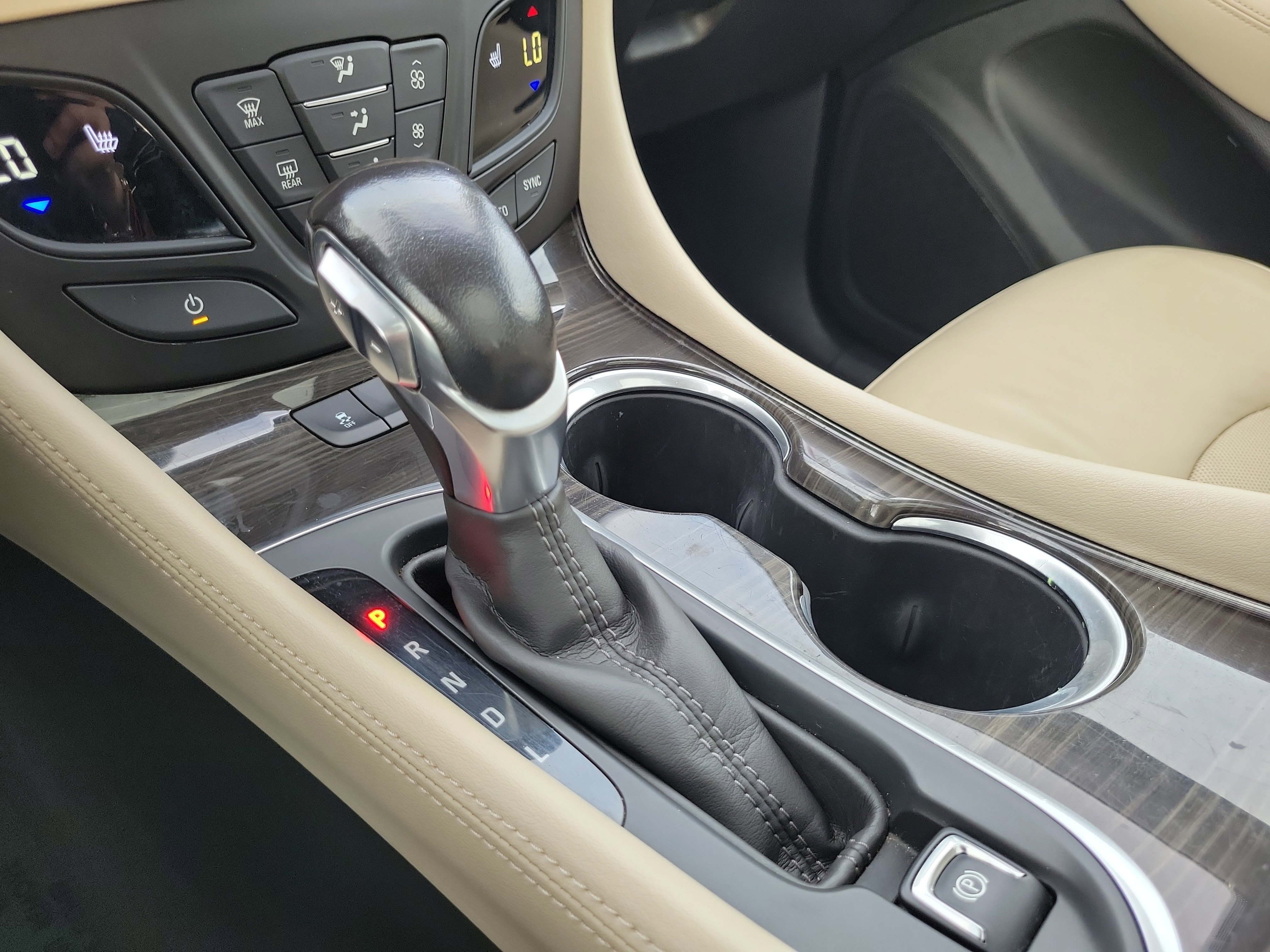 Used 2020 Buick Envision Essence w/ Experience Buick Package image 24