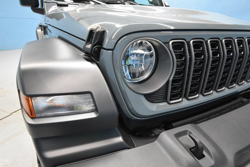 Used 2025 Jeep Wrangler Sport AWD/4WD image 35