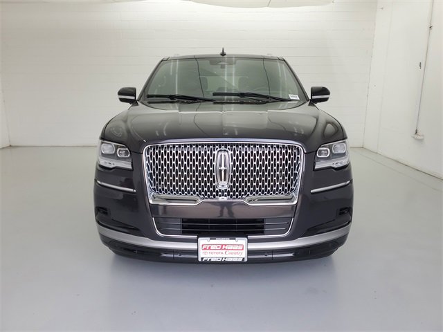 Used 2023 Lincoln Navigator Reserve image 3