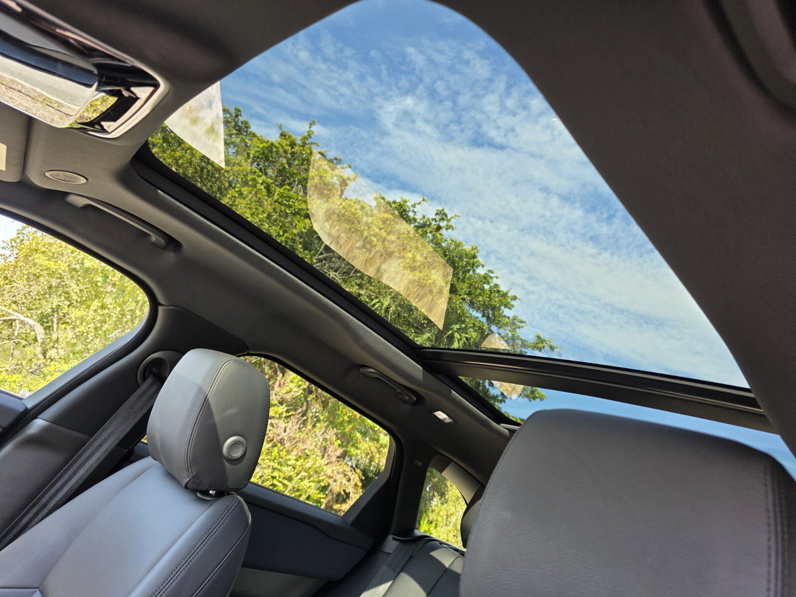 Certified 2024 Land Rover Range Rover Velar Dynamic SE image 12