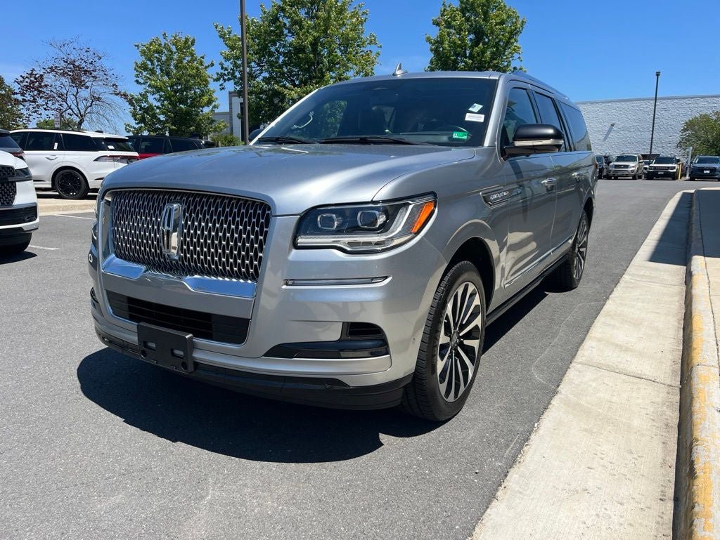 Used 2022 Lincoln Navigator L Reserve AWD/4WD image 3